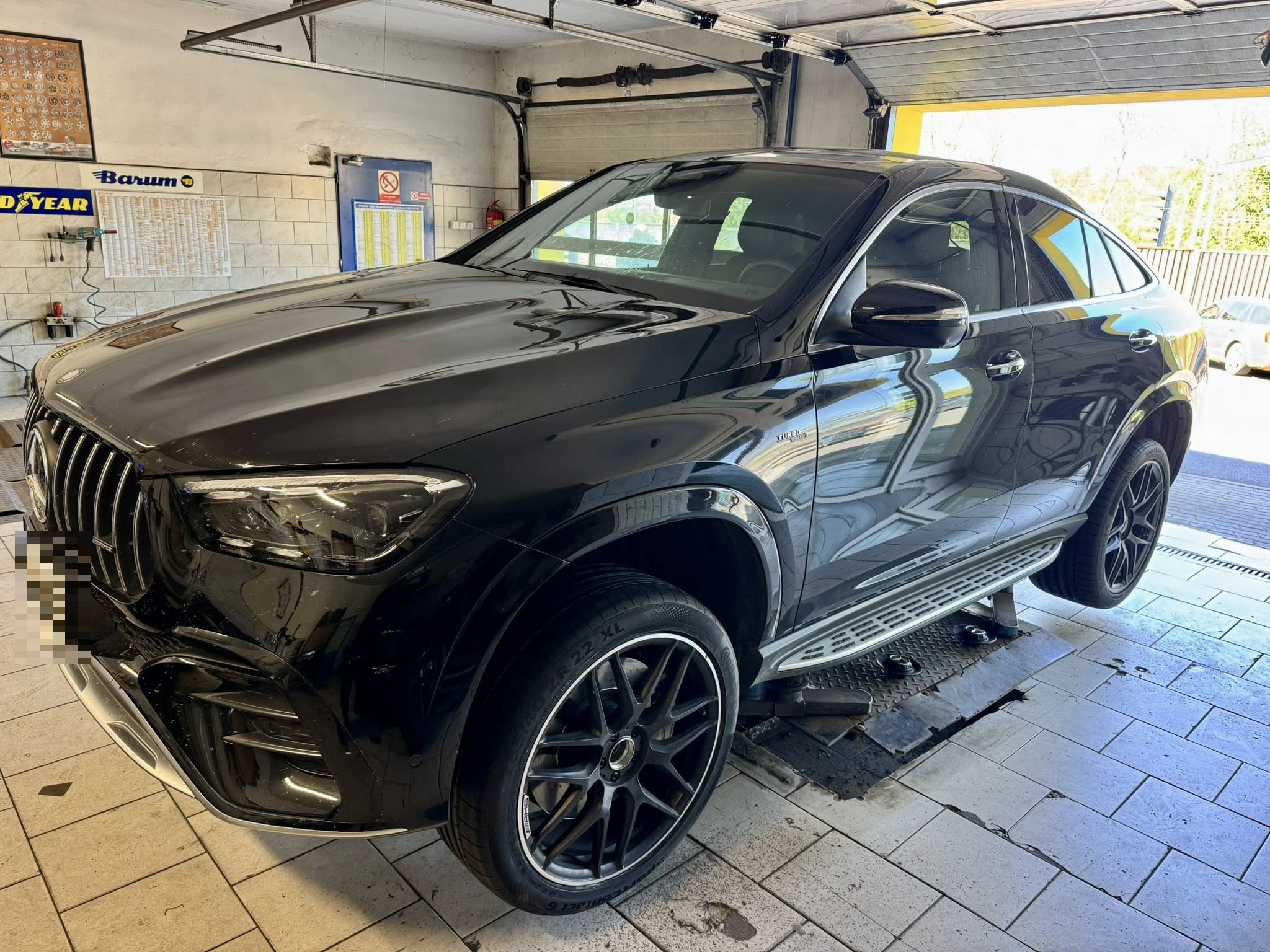 Pneuservis Mercedes GLE při přezouvání – pneuservis AUTO BOUŠKA
