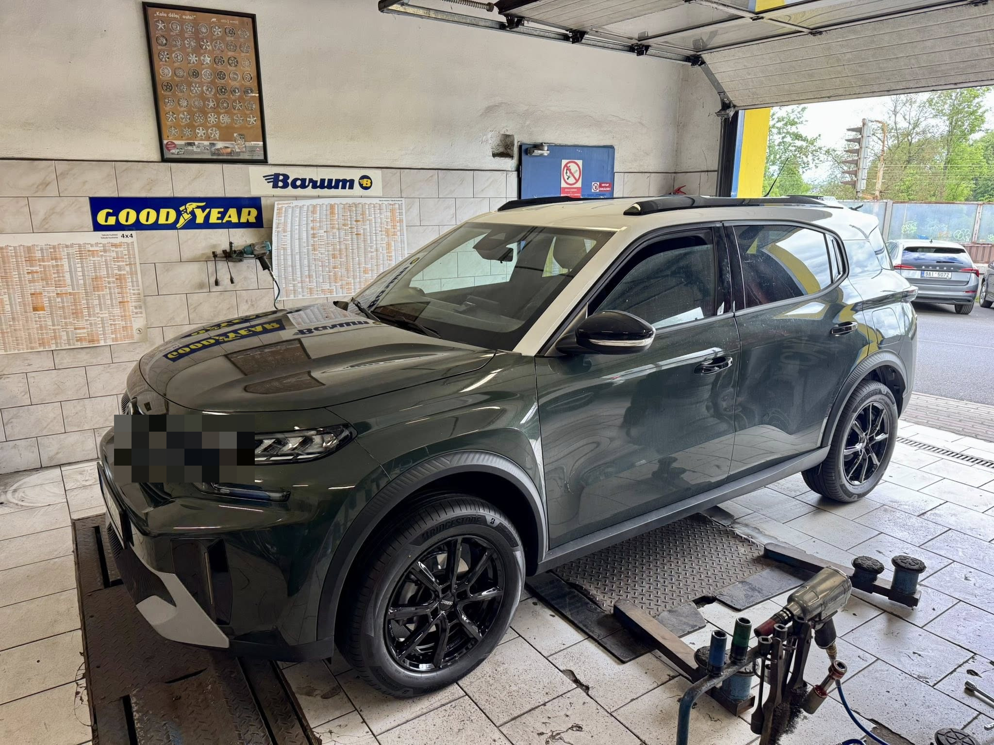 Pneuservis SUV na přezutí v pneuservisu AUTO BOUŠKA – dealer Goodyear a Barum