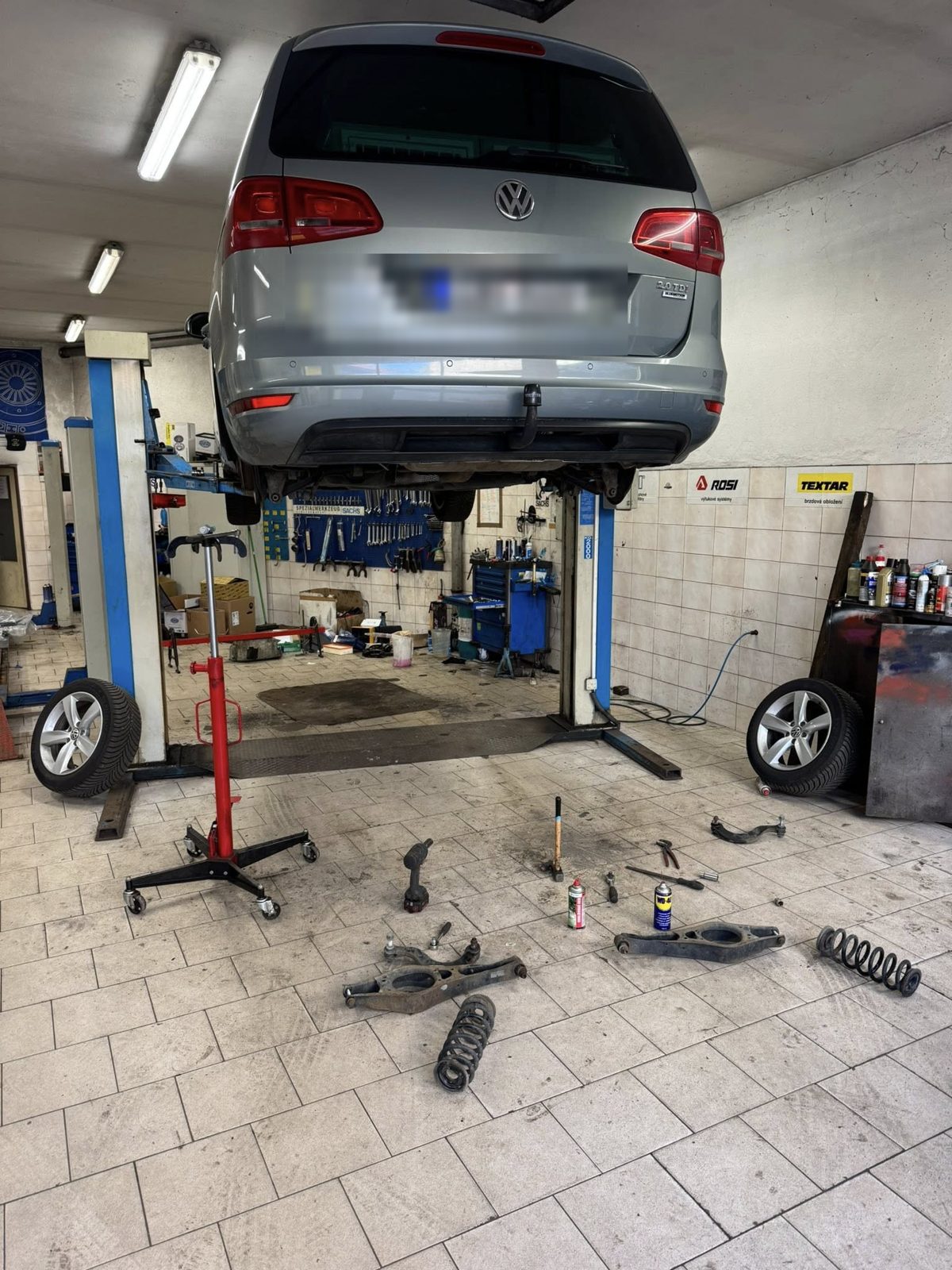 Detail brzdového kotouče a třmenu – autoservis AUTO BOUŠKA Roudnice